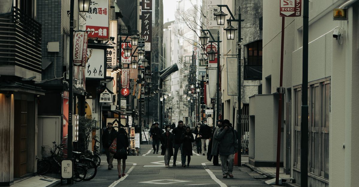 Discover capsule hotels in Japan: a practical, affordable and unique accommodation experience for exploring Tokyo and Japan’s major cities.