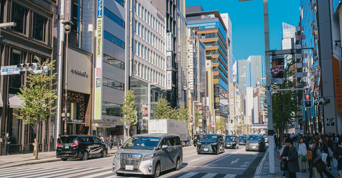 découvrez ginza, le quartier élégant de tokyo, réputé pour ses boutiques de luxe, ses restaurants raffinés et son architecture moderne.
