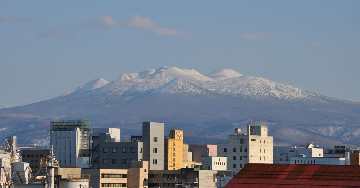découvrez hokkaido : guide de voyage, paysages spectaculaires, sources chaudes, gastronomie locale et conseils pratiques pour préparer votre séjour au japon.