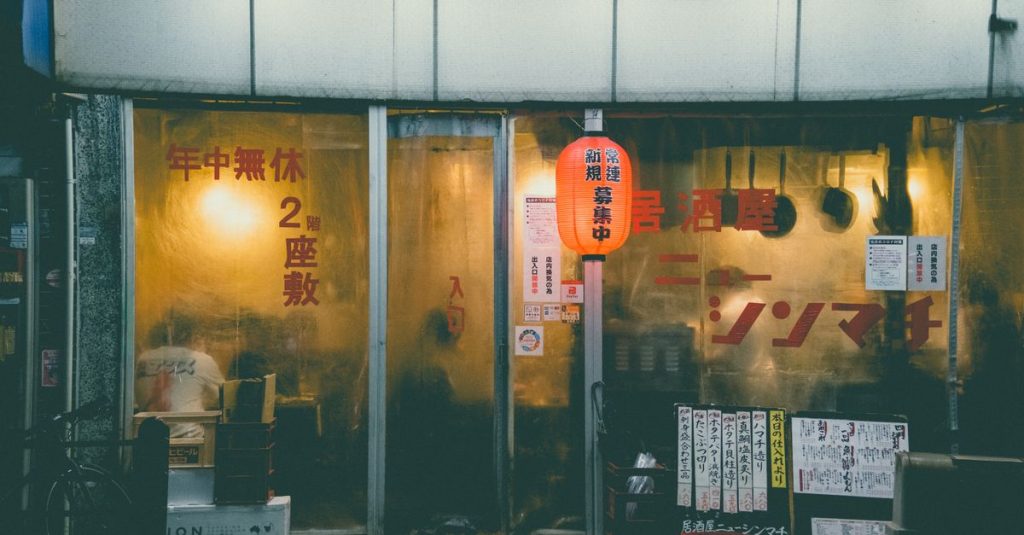 découvrez l’izakaya, un bistrot japonais convivial où savourer des tapas, des plats authentiques et des boissons dans une ambiance chaleureuse.