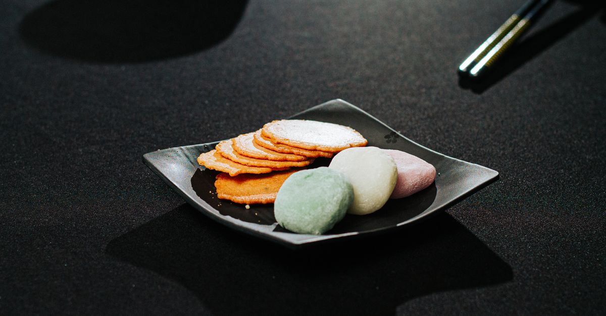 découvrez le mochi, une délicieuse pâtisserie japonaise à base de riz gluant, moelleuse et gourmande, déclinée en saveurs variées.