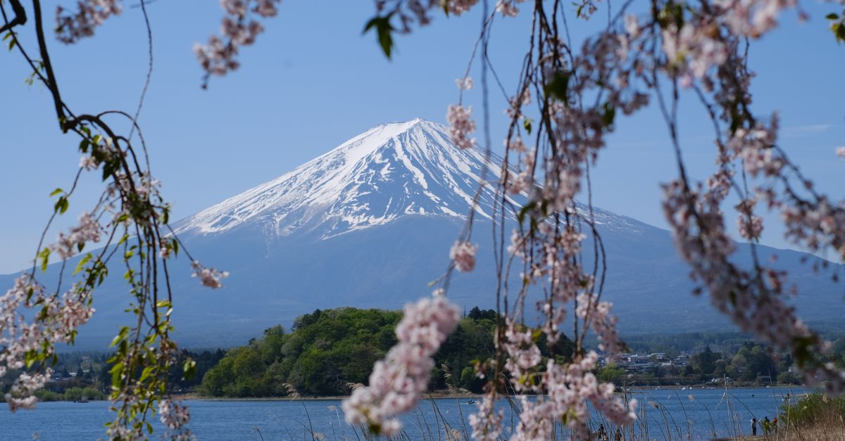 Discover Mount Fuji, Japan’s iconic summit: majestic landscapes, unforgettable panoramas and advice for planning your visit.