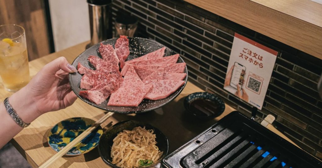 wagyu ou bœuf de kobe : découvrez leurs différences, leur origine, leur persillage et leurs saveurs pour mieux choisir.