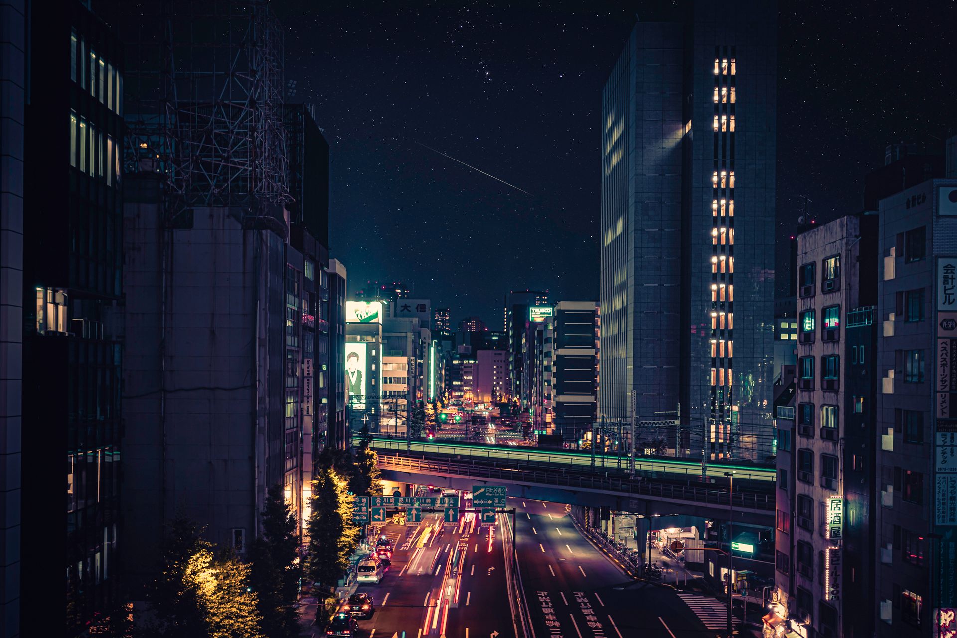 Rue de Tokyo avec néons