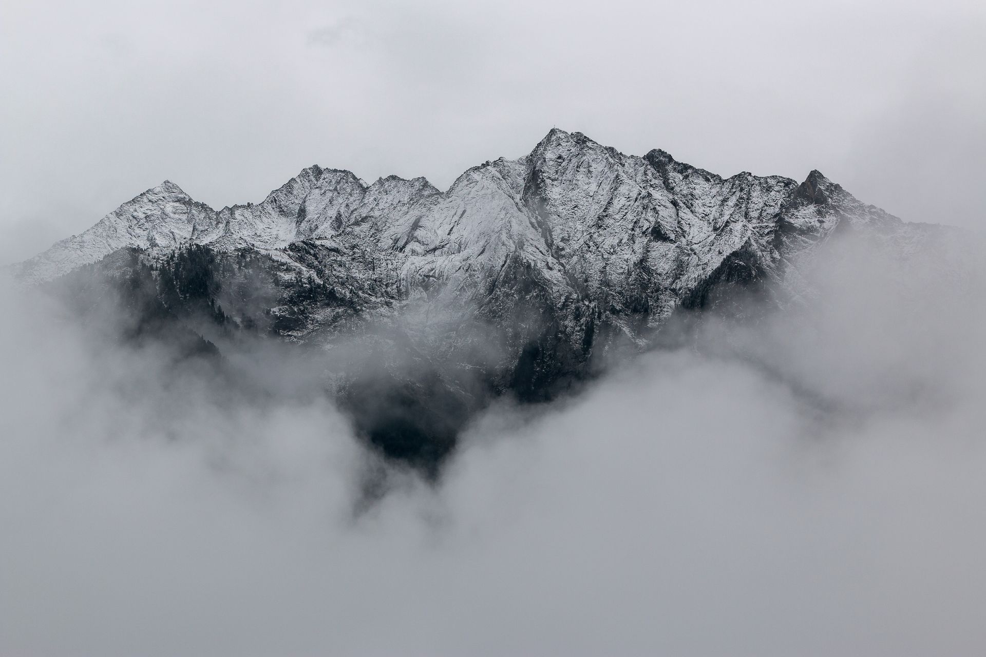 Montagnes enneigées de Hokkaido